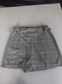 Pantagonna mini shorts a quadrucci Bershka