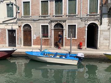 Motoscafo d'epoca barca celli pirelli