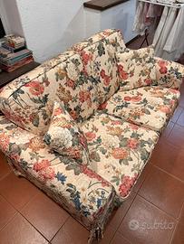 Divano letto 2 posti con rivestimento floreale