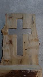 Croce intagliata in legno