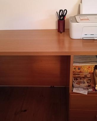 scrivania in legno 