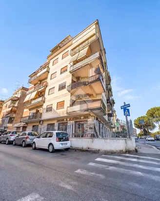 2 LOCALI A ROMA