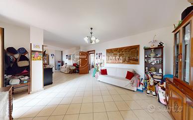 Appartamento a Scorrano 6 locali