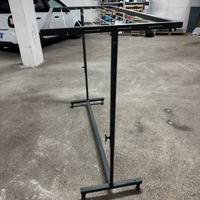 stendino ferro con ruote 