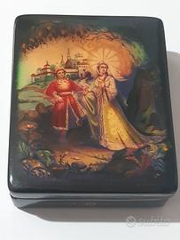 Rara scatolina Portagioie miniatura dipinta.