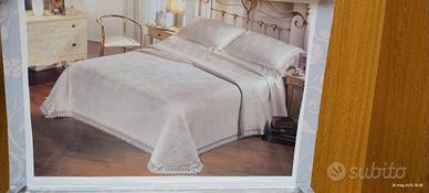 Nuovo set per dote in perfetto ricamo svizzero