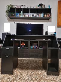 scrivania di piccole dimensioni 