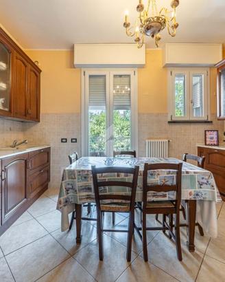 4 LOCALI A REGGIO NELL'EMILIA
