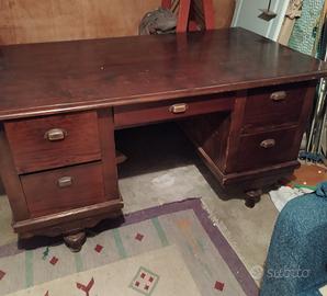 Scrivania massiccia artigianale