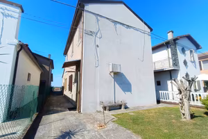Villa di 180 m² con più di 5 locali e box auto a C