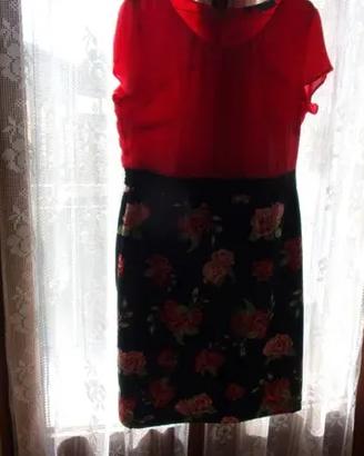 Elegante abito corpetto rosso e gonna nera a rose