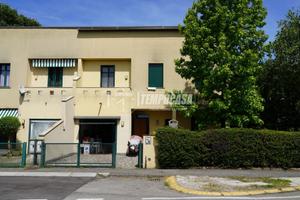 Villa a Schiera a Siziano Via Aldo Moro 4 locali