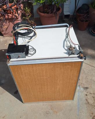 Frigorifero trivalente 12vcc, gas, 220v