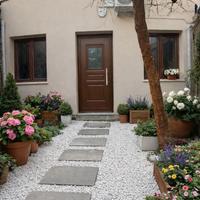 Loft arredato al piano terra con cortile