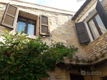 Casa indipendente su due piani a Camerano (Ancona)