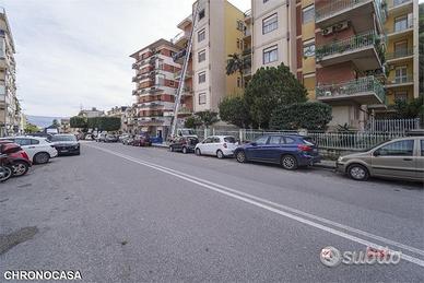 Via Pietro Castelli, ampio quadrivani