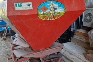 Spandiconcime da 3 q. per trattore