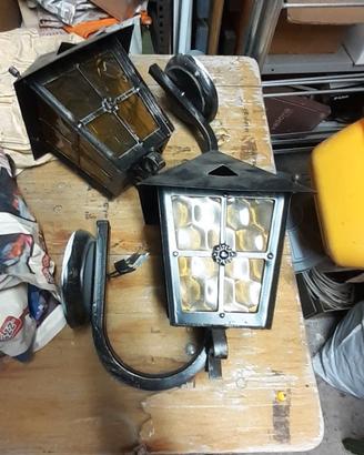 N° 2 Lampade per esterni applique.