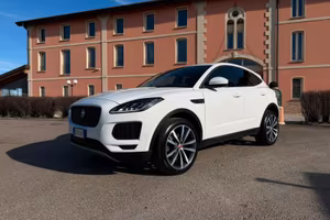 Jaguar E-Pace 4x4 cambio automatico.