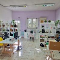 Ragalna - bottega su due livelli + giardino