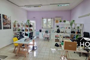 Ragalna - bottega su due livelli + giardino