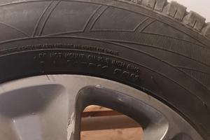 4 pneumatici invernali con cerchioni