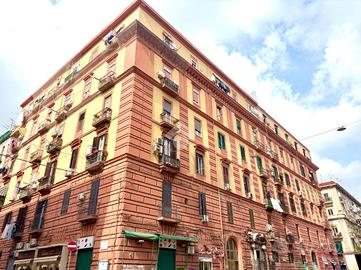 4 LOCALI A NAPOLI