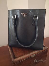 Prada – Tote in Pelle Nera Vintage