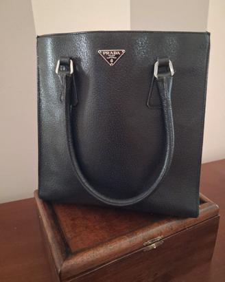 Prada – Tote in Pelle Nera Vintage