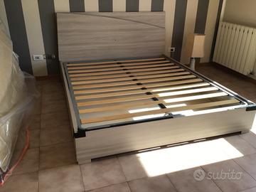 Letto matrimoniale con contenitore