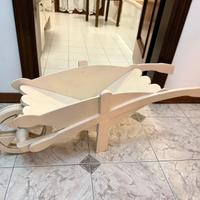 Carriola in legno decorativa porta fiori
