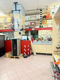 Arredamento completo per ferramenta