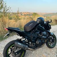 Moto nera Kawasaki z 750