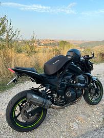 Moto nera Kawasaki z 750