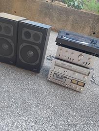 Set amplificatore completo con mobile dedicato.600