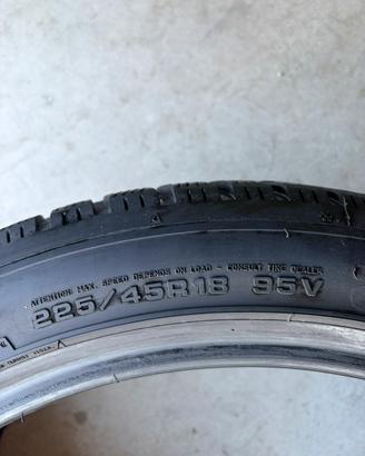 4 gomme invernali Dunlop WinterSport 5 225/45  R18