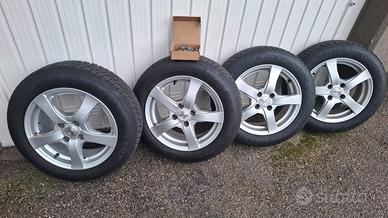 Pneumatici invernali completi di cerchi in lega