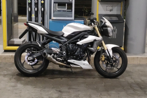 Triumph Street triple 675