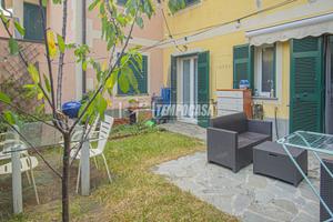 2 LOCALI RISTRUTTURATO CON GIARDINO