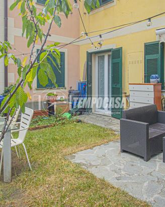 2 LOCALI RISTRUTTURATO CON GIARDINO