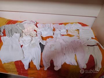 Lotto abbigliamento neonata 