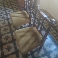 Sedie in legno con sedute imbottite