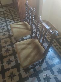 Sedie in legno con sedute imbottite