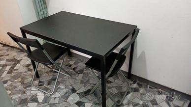 Tavolo Ikea con sedie pieghevoli