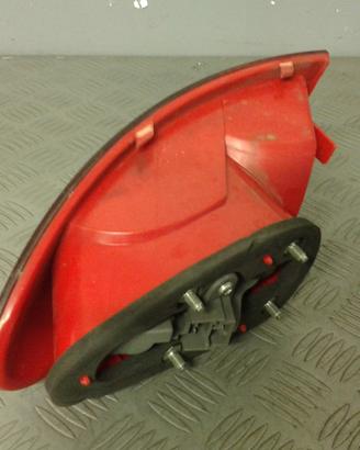 Ricambio fanale post. sinistro ALFA ROMEO 147 2004