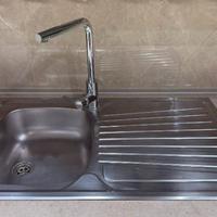 Lavello con rubinetto miscelatore 