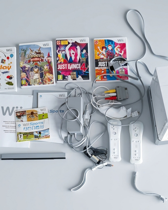 Nintendo Wii Bianca + 2 Controller + Nunchuk + 4 G