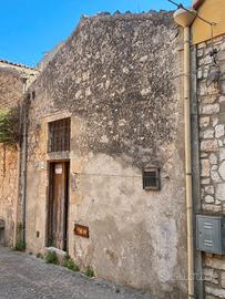 Casa storica in pietra + grotta 65mq | Modica Alta