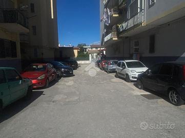 NEGOZIO A NAPOLI