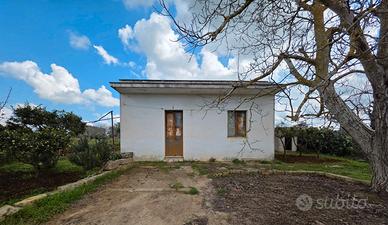 Rustico in campagna con pozzo